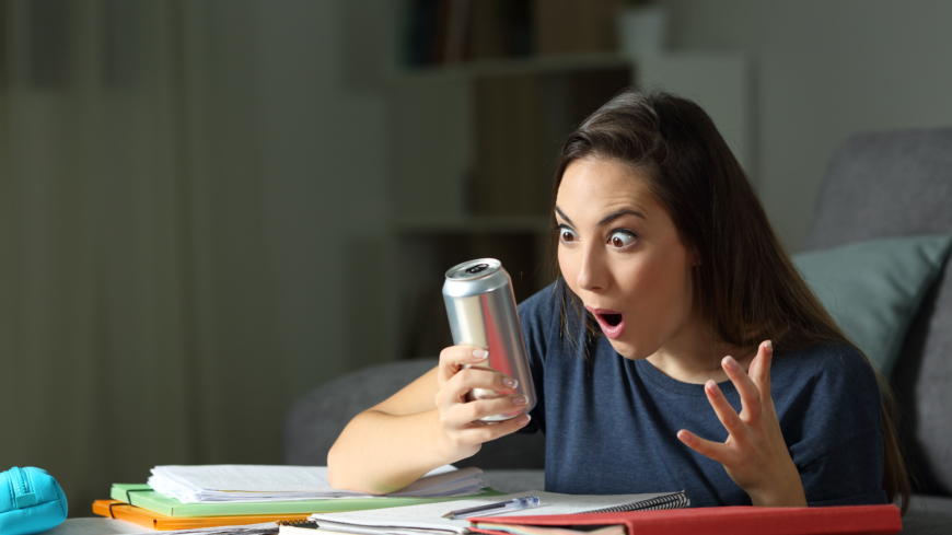 En norsk undersökning visar att en av tio ungdomar som druckit energidryck även har drabbats av allvarliga biverkningar.  Foto: Shutterstock